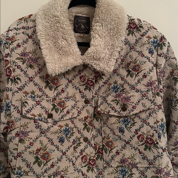 Floral Tapestry Jacket with Cream Sherpa - Picture 3 of 6